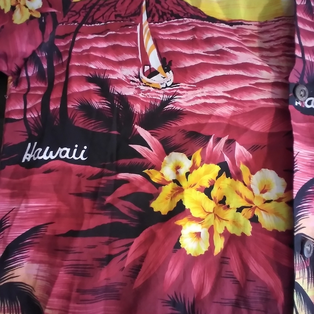 Royal Creations Made In Hawaii Tropical Red Button Down Mens  Hawaiian Shirt S - Picture 2 of 8